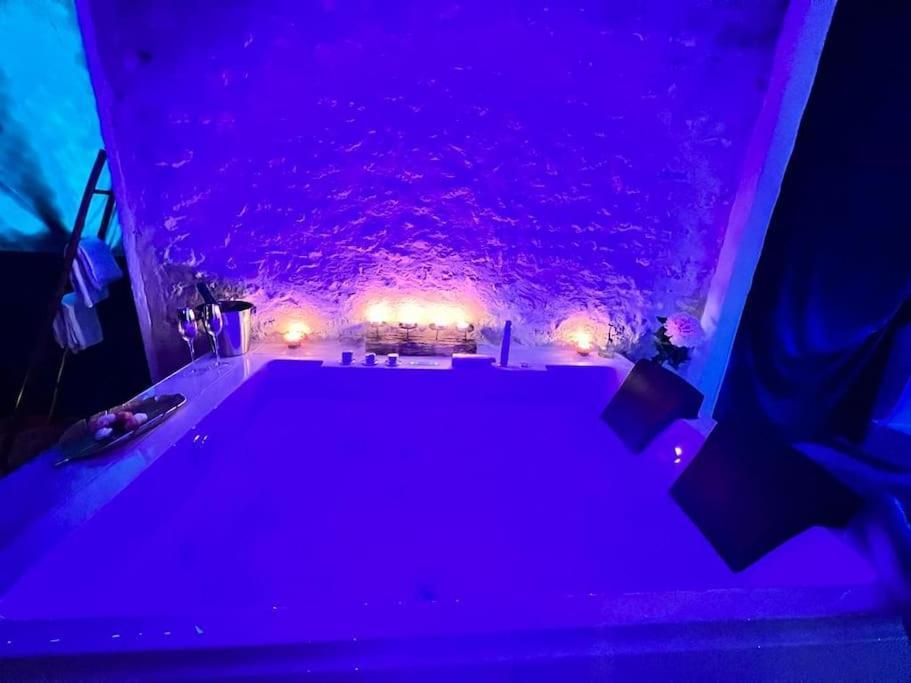Suite Romance - Jacuzzi Moret sur Loing Bagian luar foto