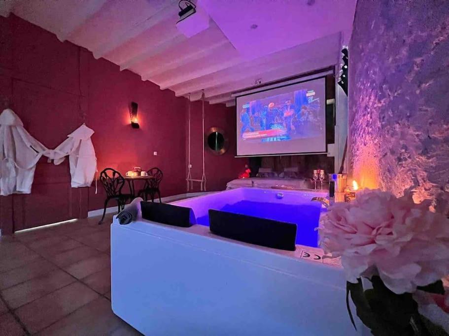 Suite Romance - Jacuzzi Moret sur Loing Bagian luar foto