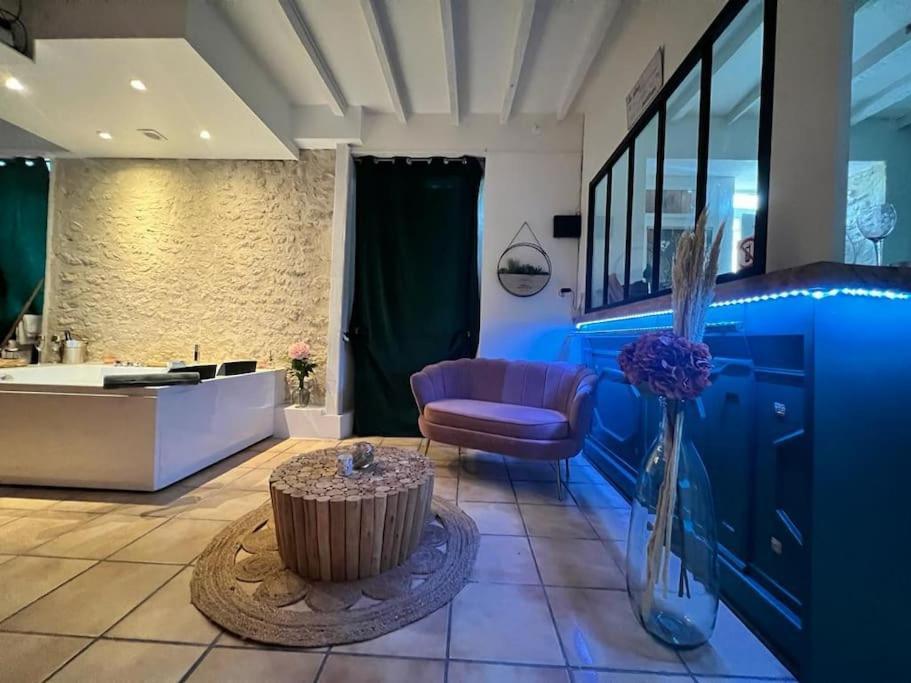 Suite Romance - Jacuzzi Moret sur Loing Bagian luar foto