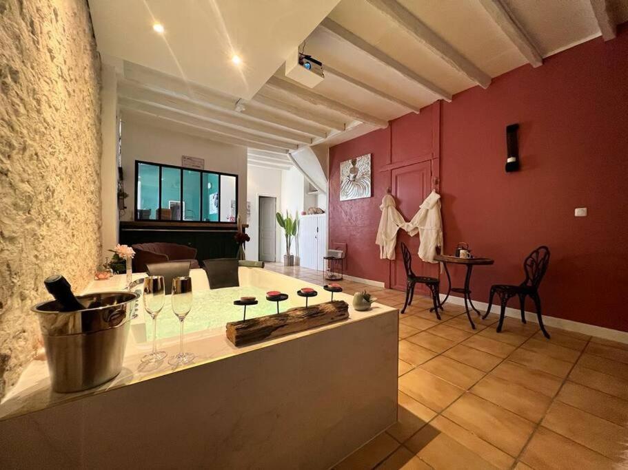 Suite Romance - Jacuzzi Moret sur Loing Bagian luar foto