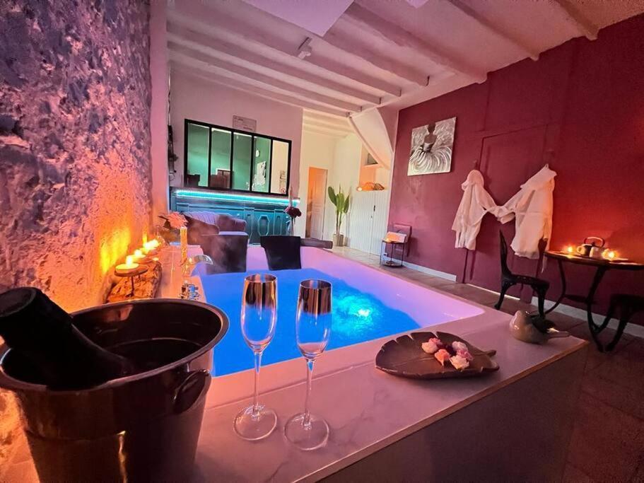 Suite Romance - Jacuzzi Moret sur Loing Bagian luar foto